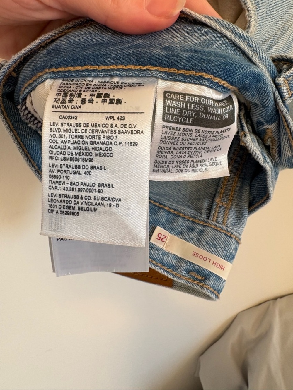 Levi's High Loose Jeans - Picture 3 of 5
